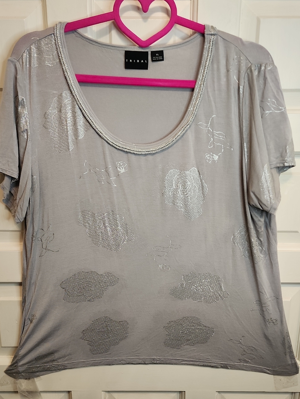 TRIBAL Silver Metallic Scoop Neck Short Sleeve Top TONE ON TONE Roses